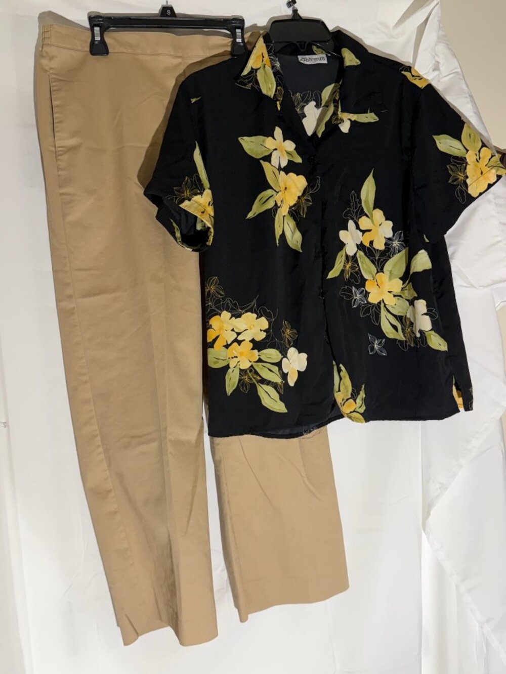 Apparenza Women's Blouse Size Large and Alfred Dunner Pants, Size 10